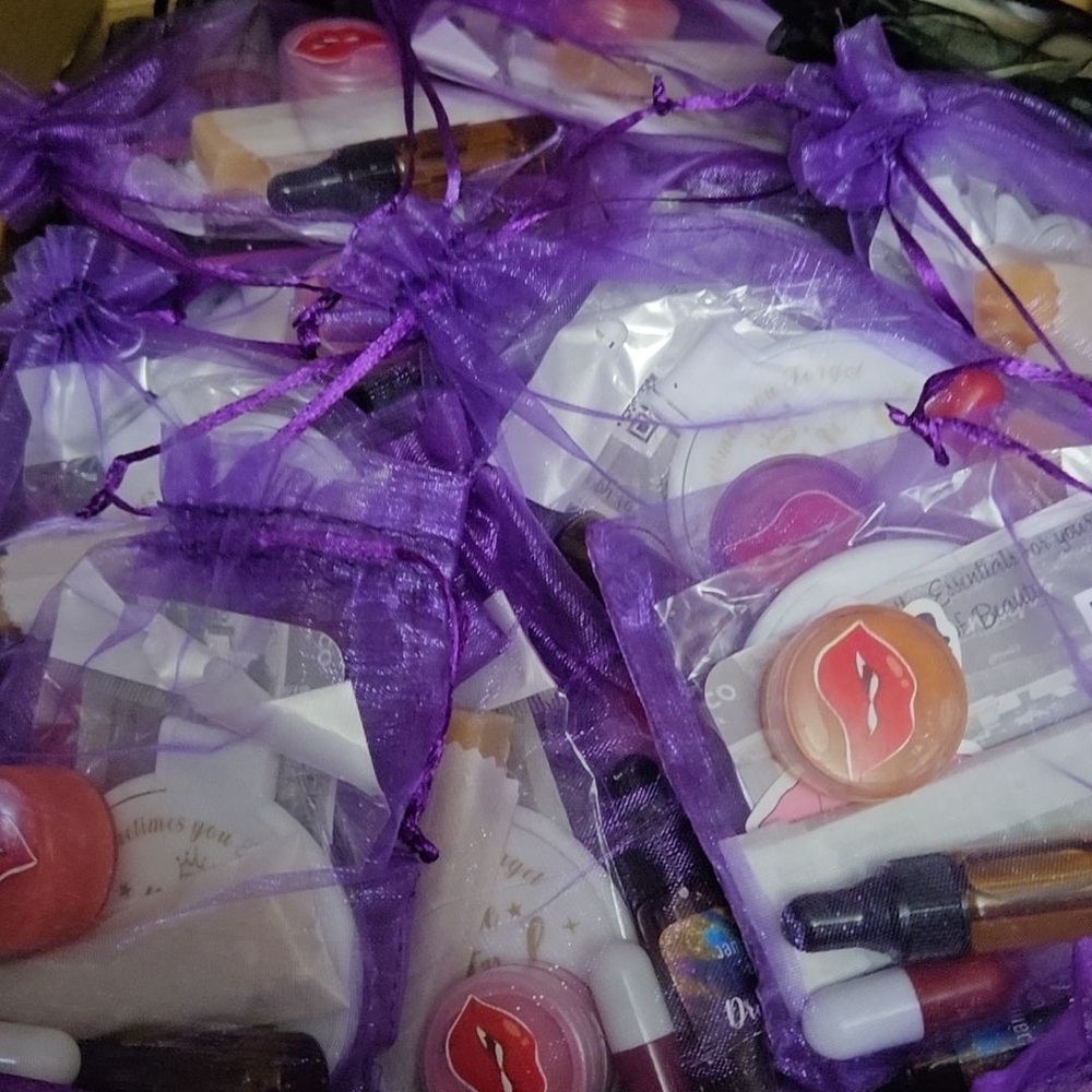 Purple Gift Bags Samples with Assorted Beauty Products
